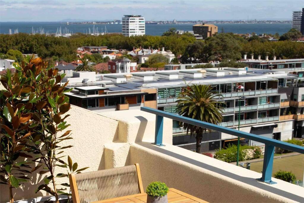 Spectacular Views Over Albert Park Melbourne Exterior photo