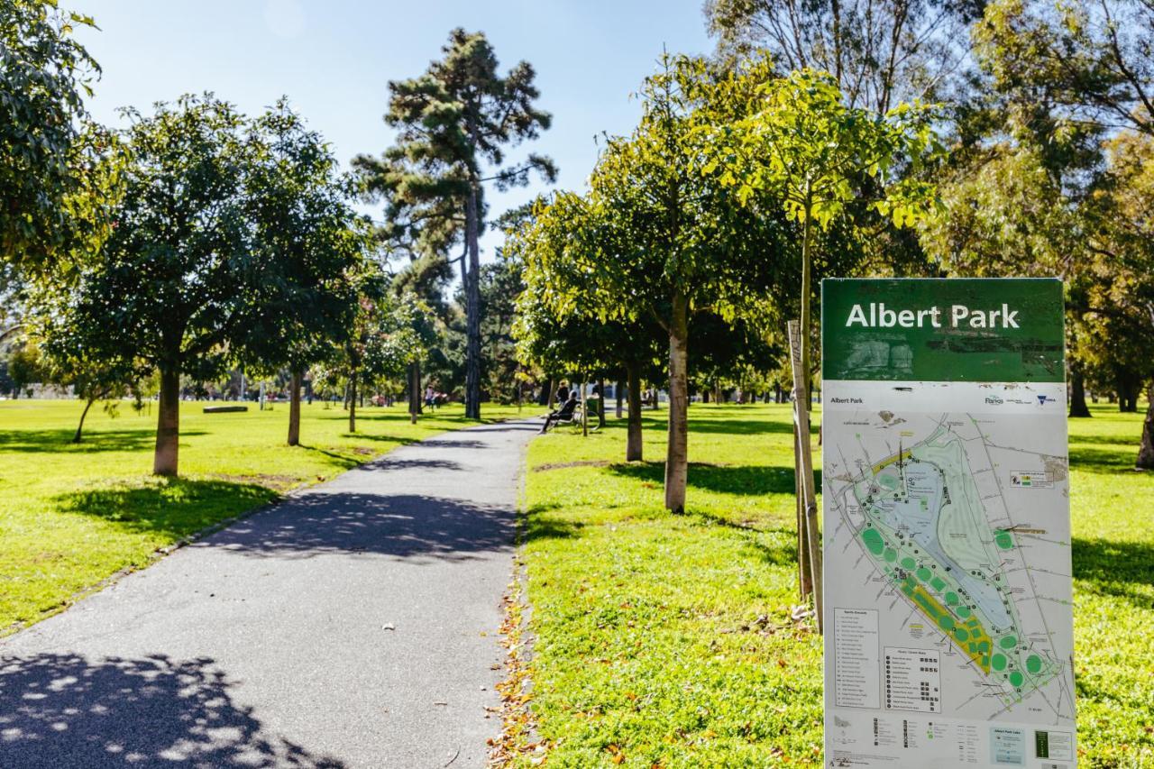 Spectacular Views Over Albert Park Melbourne Exterior photo